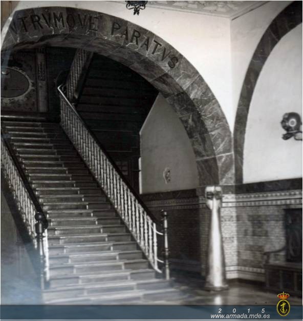 1947. Escalera Edificio principal